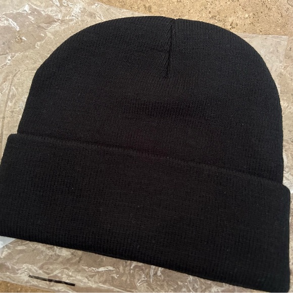 Black knit beanie hat with LED light - Picture 2 of 4